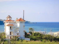 Oozi Condominium 
