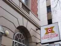 Hotel Grand Chancellor Adelaide on Currie 