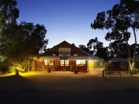 Outback Pioneer Hotel 