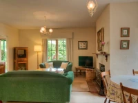 Country Pleasures Bed and Breakfast 