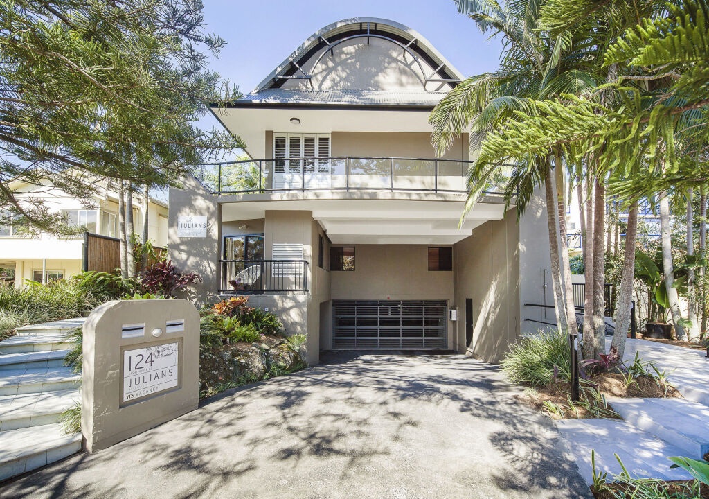 Julians Apartments 