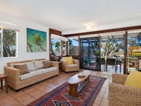 Azolla Beach House 