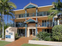 Sea Breeze on Main Beach 