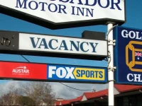 Golden Chain Ambassador Motor Inn 