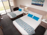 Zorba Waterfront Motel 