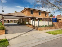 Golden Square Motor Inn 