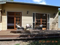 Barney Creek Vineyard Cottages 