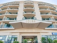 Central Cosmo Apartment Hotel 