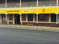 Queensporttavern And Motel 