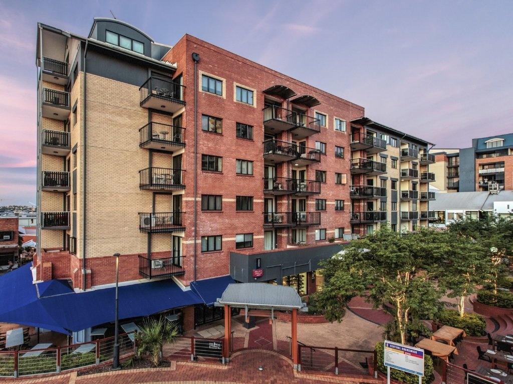 Central Brunswick Apartment Hotel 