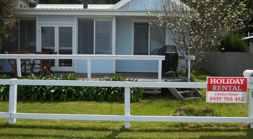 A Lakehouse on Burrill Lake 