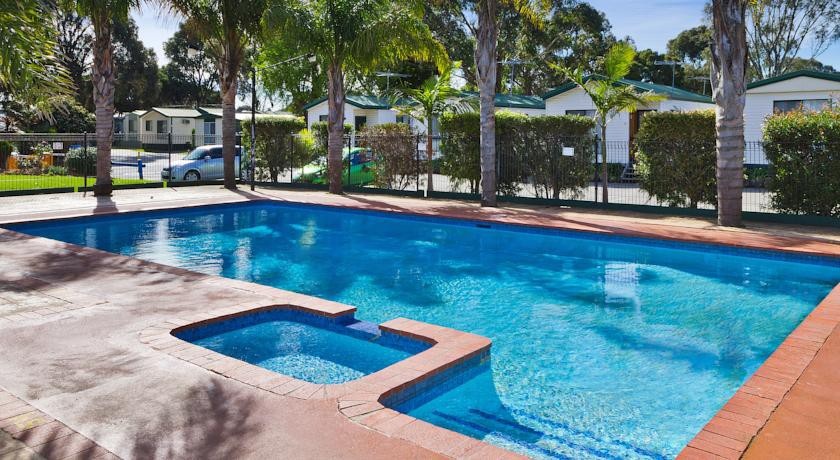 Frankston Holiday Park and Sandhurst Motel 
