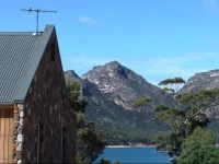 Coles Bay Stone Cottage 