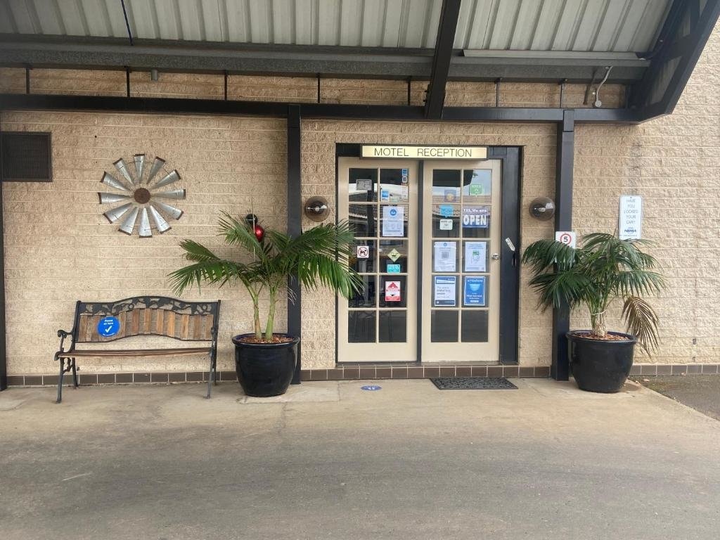 All Seasons Motor Lodge 3*