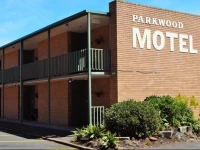Parkwood Motel & Apartments 