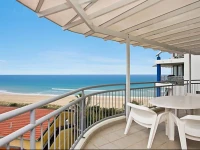Oceanside Resort - Absolute Beachfront Apartments 