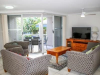 Surfers Beach Holiday Apartments 