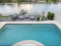 Waterfront Entertainer 