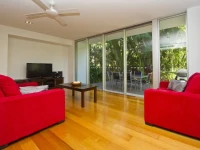 Maggies Beachfront Apartments 