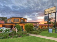 Twin Swans Motel 3*