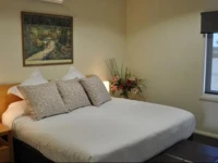 Bishops Lodge Motor Inn 