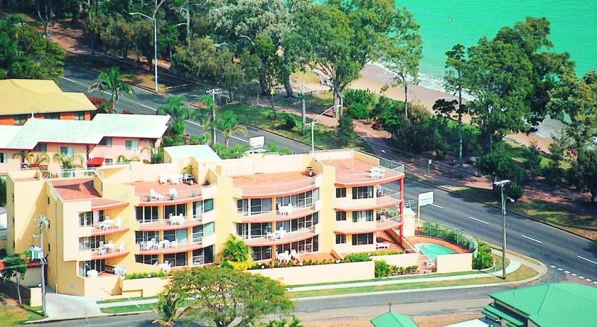 Alexander Beachfront Apartments 
