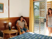 Aussie Woolshed Backpackers 