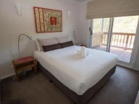 The Lakes Beachfront Holiday Retreat 4*
