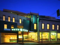Metropole Hotel Apartments 