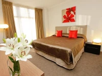 Indulge Apartments - Ontario 