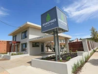 Seven Pines Motor Inn 4*