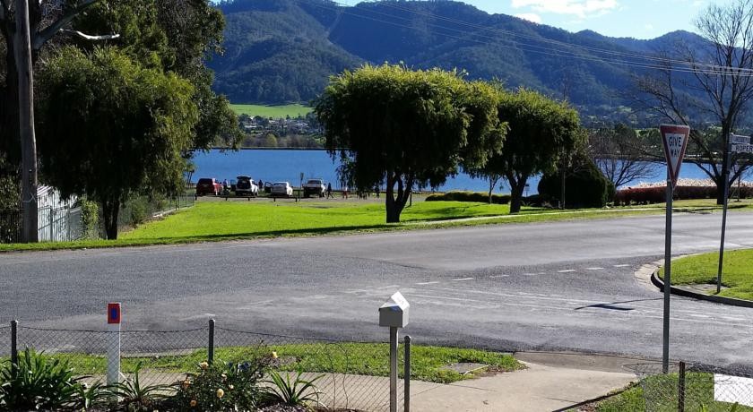 Lakeside Vista Holiday Home 