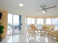 Pacific Waves Apartments 