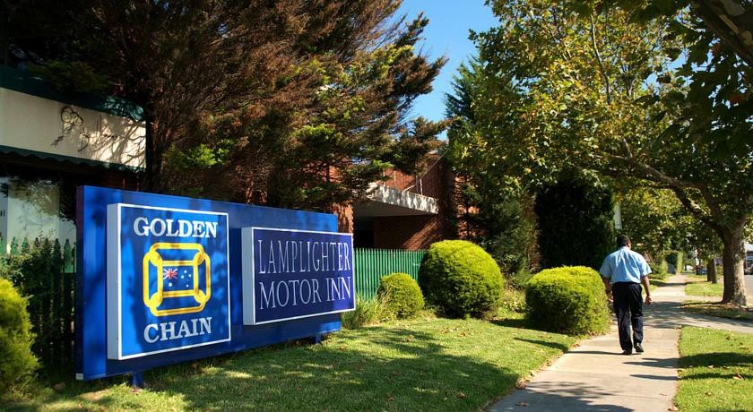 Lamplighter Motel And Apartments 
