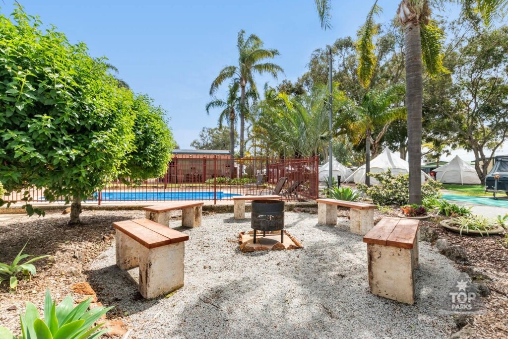 Central Caravan Park 3*
