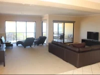 The Lighthouse - Beachfront Accommodation 