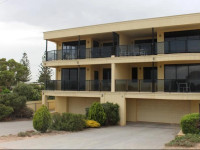 The Lighthouse - Beachfront Accommodation