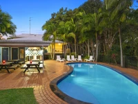 Flynns on Surf Beach Villas 