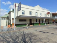 Walshs Hotel 
