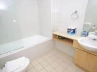 Homebush Bay Self-Contained Modern Two-Bedroom Apartment (3BEN) 