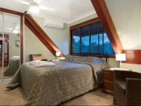 Ainslie Manor Bed and Breakfast 