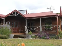 Eagles Roost Farmstay B&B 