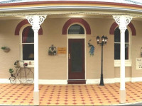 Must Love Dogs B&B & Self Contained Cottage