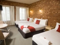 Courtyard Motor Inn 3*