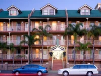 Central Railway Hotel and Apartments 