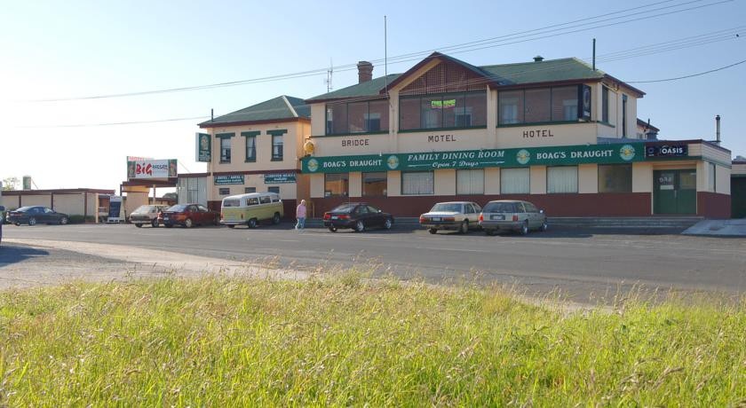 Bridge Hotel 