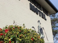 The Pioneer Way Motel 