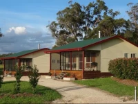 Maric Park Cottages 