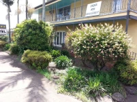 Flying Spur Motel 