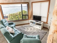 Larus Waterfront Cottage 